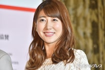 安めぐみ、次女をおんぶする長女公開「可愛いで溢れてる」「お母さんに雰囲気そっくり」の声