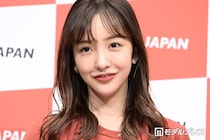 板野友美、ミニスカコーデで美脚スラリ「身体の半分が脚」「ずっと可愛い」と反響