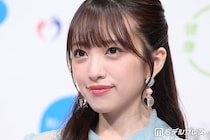 AKB48卒業の向井地美音、美脚のぞく変形スカート衣装ショット公開「すごく似合ってて可愛い」「曲聴くたびに泣いちゃいそう」の声