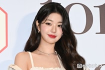 IVEウォニョン、青カラコン＆ウェーブヘアで雰囲気ガラリ「新鮮で可愛い」「ビジュ最強」と絶賛の声続々