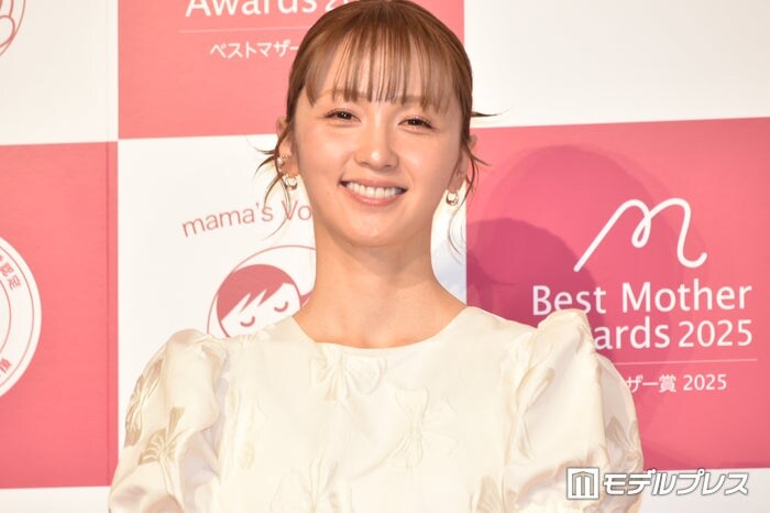 Dream Ami、サッカーユニ＆ミニスカでほっそり美脚披露「可愛すぎます」「スポーツスタイルも似合ってる」の声