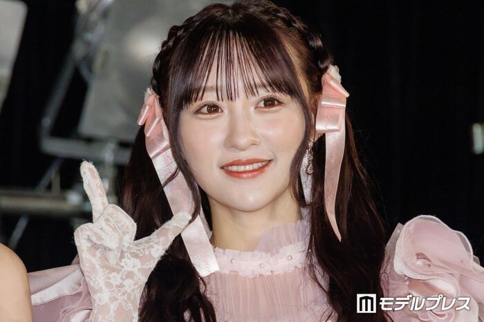 ＝LOVE音嶋莉沙、プリーツミニスカ姿で美脚スラリ「お姫様みたい」「ポニーテール最高」の声