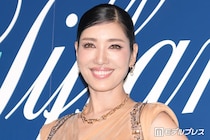 アンミカ、米国人夫と京都満月デート 神秘的な夫婦ショットに反響「いつまでもラブラブで最高」「美男美女で絵になる」