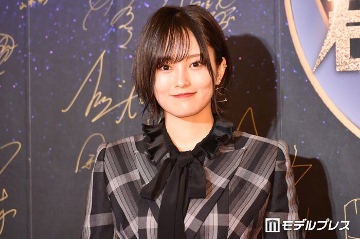 山本彩、クロップド丈の半袖姿で美ウエストちらり「スタイル抜群」「おしゃれ」と反響