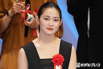 人気女優、“衝撃”眉毛全剃りショット公開「覚悟がすごい」「ギャップ」