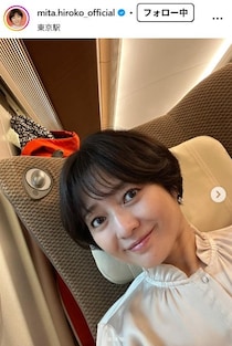 中村芝翫の妻・三田寛子、亡き母偲び披露宴ショット公開「お母様そっくり」「素敵なお写真」と反響【母の日】