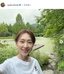 中山秀征の妻・白城あやか、長男＆三男との3ショットに反響 母の日プレゼントも公開「お父さんの面影がすごい」「2人とも背が高い」
