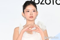 IVEレイ、美ウエスト際立つコーデに熱視線 街中撮影ショットに「異次元のスタイル」「シルエット最強」の声