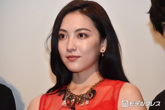 KARA知英、美ウエストチラリ 延世大学応援祭オフショットに反響「衣装の色合いが可愛すぎる」「ラインが綺麗」