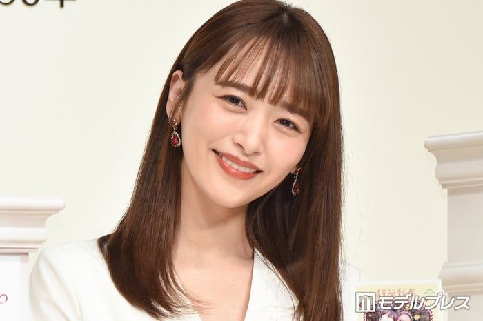 3児の母・近藤千尋、広々とした自宅リビング公開「ホテルのロビー並み」「素敵な絨毯」と絶賛の声