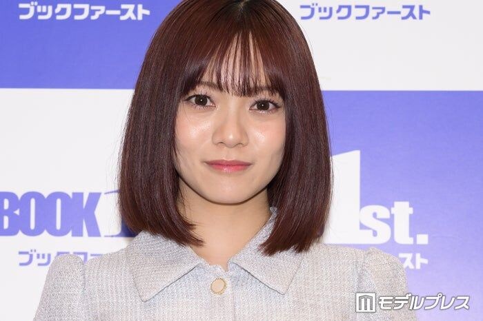 宮田愛萌、ツインテール×ミニワンピ姿で美脚スラリ「透明感が半端ない」「脚が真っ直ぐで綺麗すぎる」の声