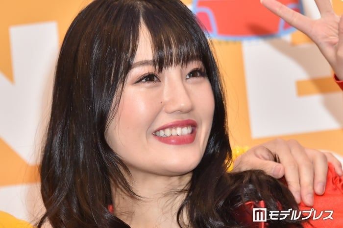“可愛すぎる新喜劇女優”小寺真理「最近痩せすぎと言われていた」美脚スラリのミニ丈×エプロン姿披露 増量宣言に「健康的で素敵」「身体の半分以上脚」の声