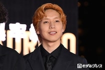 坂東龍汰、雰囲気ガラリなオレンジ髪でイベント登場 ファンの歓声に笑顔で対応【黒牢城】