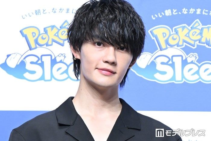M!LK佐野勇斗、NY街中降臨ショットにファン歓喜「どこにいても存在感すごい」「黒コーデおしゃれでかっこいい」
