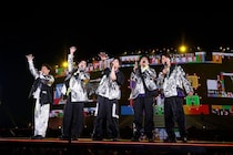 嵐、26年半の歴史に幕 これまでの歩み振り返る“愛と感謝”届けた伝説のラストステージ【We are ARASHI／セットリスト】