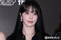 LE SSERAFIMサクラ、リムレスメガネ×流し前髪が新鮮 美くびれショットにファン悶絶「引き締まっててかっこいい」「ビジュアル強すぎ」