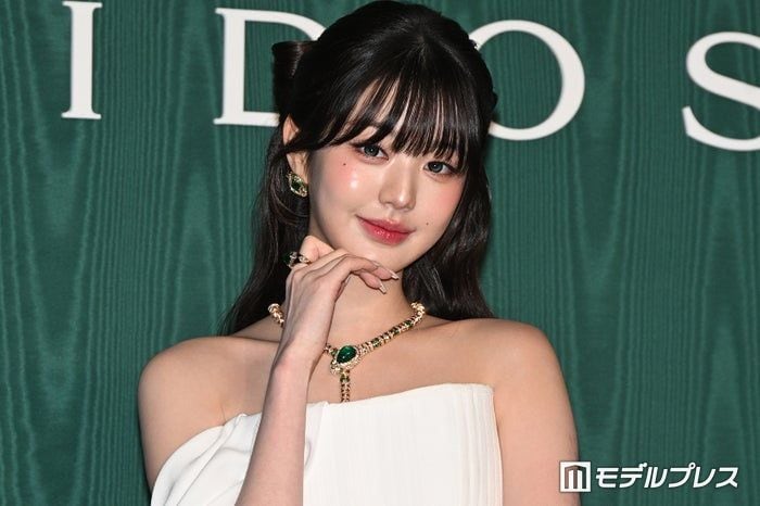 IVEウォニョン、美デコルテ輝くベアトップドレス姿に熱視線「圧巻のスタイル」「陶器のような肌に見惚れる」