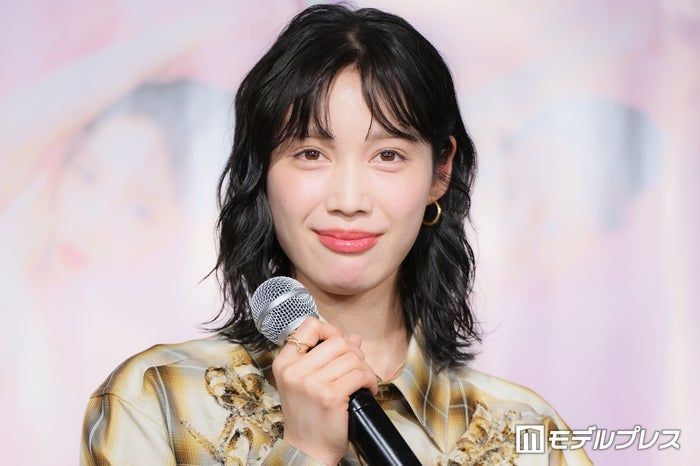 中村ゆりか、美脚際立つミニワンピコーデ2ルック披露「スタイル抜群」「どんな服も似合ってて天才」