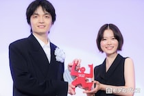 岡山天音、杉咲花サプライズ登場に照れ笑い 次回共演にも言及「恋人にはなれない？」【第63回ギャラクシー賞】