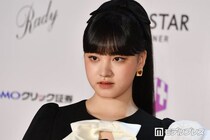 IVEリズ、ノースリミニワンピ姿に「お人形さんみたい」「肩のラインが美しすぎる」の声