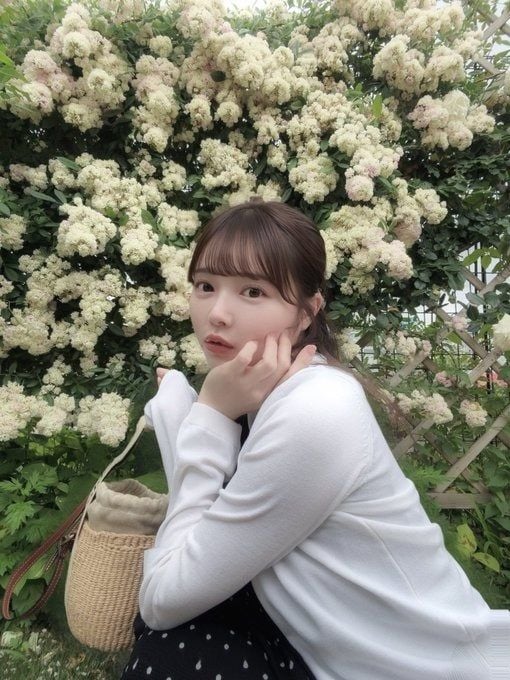 「RIZINガール」元STU48森香穂、結婚・妊娠発表 お相手とのキスショット＆ウエディングドレス姿公開