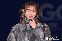 「今日好き」出身美女、オフショルトップスで美ウエストちらり「ヘルシーな肌見せが最高」「完璧な着こなし」の声