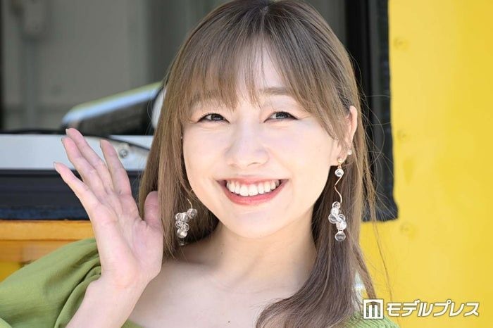 須田亜香里、膝上ミニ×ブーツで美脚スラリ「スタイル完璧」「頭身バランスが神」と反響