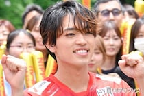 timelesz原嘉孝、石川祐希選手の強烈スパイク直撃で吹っ飛ぶ「思い出として墓場まで持っていきます」