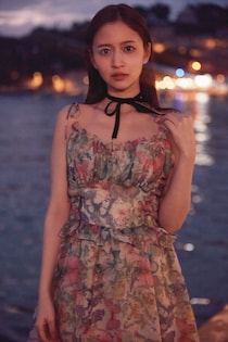 乃木坂46金川紗耶、花柄ドレスで儚さ魅せる 1st写真集4種の裏表紙公開【好きのグラデーション】