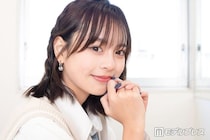 「今日好き」小國舞羽（まう）、美脚スラリのモノトーンミニスカコーデ「頭身バランスがレベチ」「脚が綺麗」