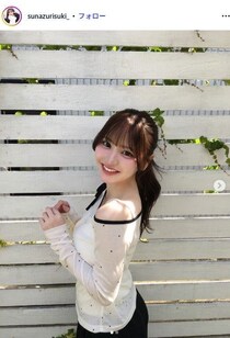 仮面高校生の妹で話題・すなずりかりん、美ボディ際立つ水着姿で韓国プール満喫「色白で透き通るような美肌」「スタイル抜群」と反響
