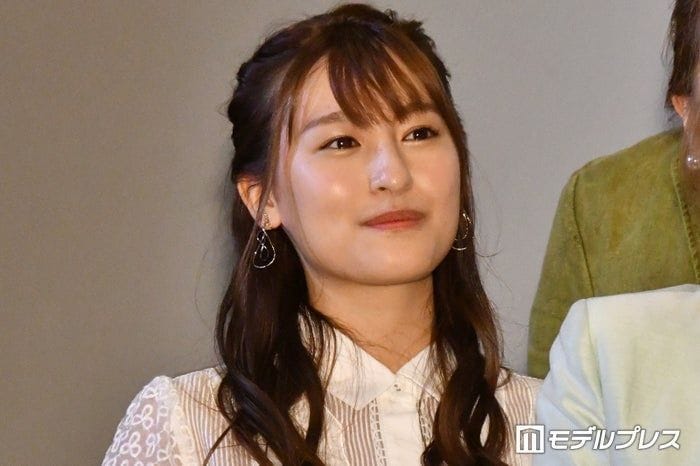 森高愛、ディズニーシーでのミニスカ姿に熱視線「スタイル抜群」「脚綺麗」