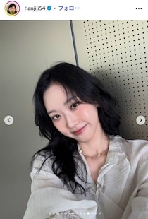 「ペントハウス」出演女優、美脚際立つミニ丈ワンピ姿を披露「脚のラインが芸術レベル」「初夏コーデのお手本」