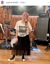 TRF・YU-KI、ミニスカ×網タイツから美脚披露「スタイル全然変わらない」「セクシーすぎる」と反響