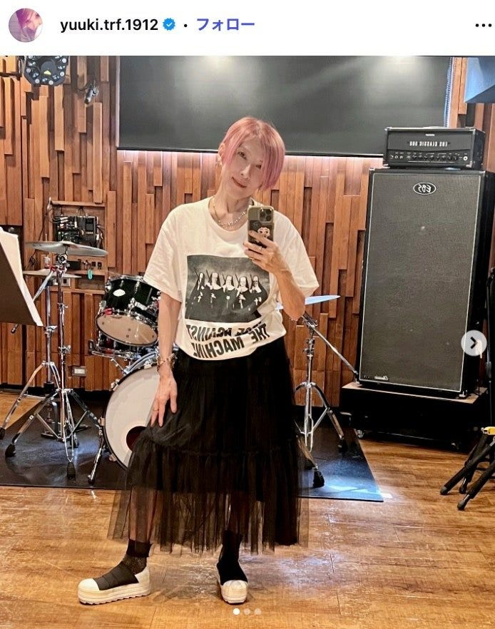 TRF・YU-KI、ミニスカ×網タイツから美脚披露「スタイル全然変わらない」「セクシーすぎる」と反響