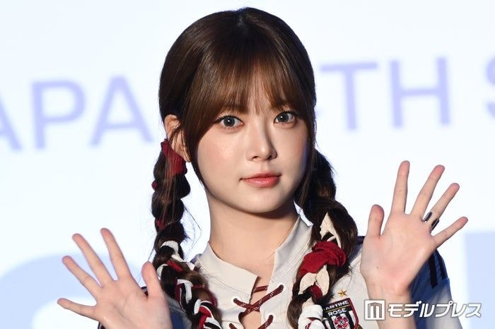 LE SSERAFIMウンチェ、ミニワンピから美脚スラリ「完璧スタイルで憧れる」「妖精みたいに美しい」と反響