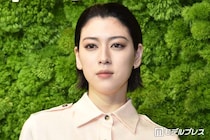 三吉彩花、ブラトップ姿で美くびれ大胆披露「引き締まっててカッコいい」「スタイルレベチ」と絶賛の声