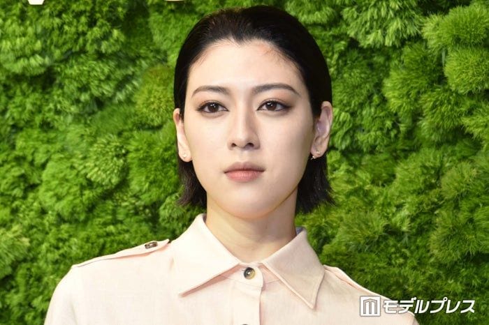 三吉彩花、ブラトップ姿で美くびれ大胆披露「引き締まっててカッコいい」「スタイルレベチ」と絶賛の声