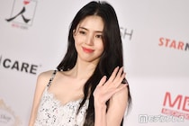 ハン・ソヒ、美肌際立つレースキャミ姿公開「美しさが異次元」「透明感がすごい」の声