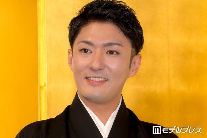 中村芝翫の長男・中村橋之助、妻・能條愛未とのファーストバイト&腕組み披露宴ショット公開「和も洋も似合う」「美男美女で眼福」の声