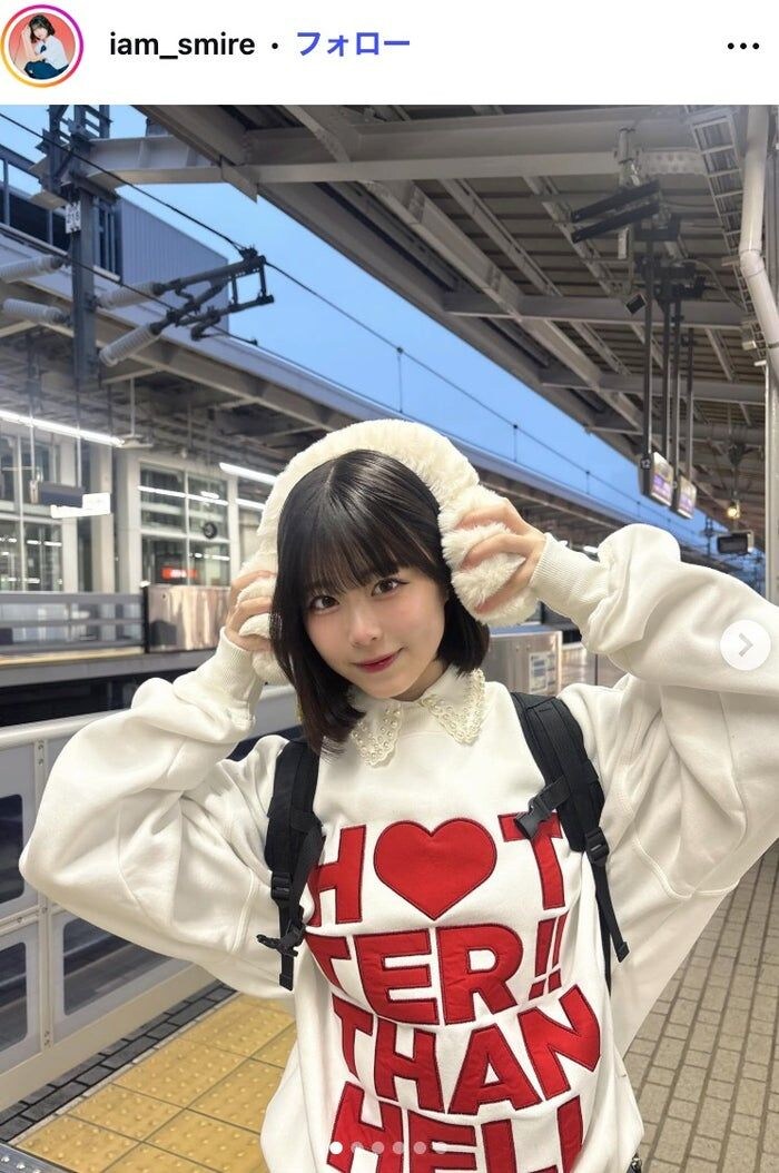 「今日好き」表すみれ、ナポレオンデザインのノースリ姿披露「色白で眩しい」「上品さとカジュアルさが素敵」と絶賛の声