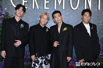 s**t kingz、躍動感溢れるポーズで盛り上げる 胸元に羽あしらったジャケットスタイル【Mrs. GREEN APPLE presents「CEREMONY」】