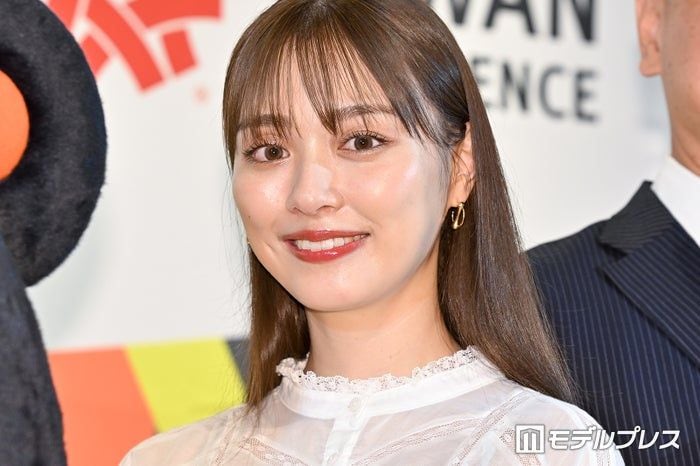 内田理央、へそ出しファッションでイメチェン新ヘアスタイル公開「髪型可愛すぎる」「スタイル抜群」の声