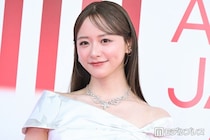 【MAJ2026】森香澄、美デコルテ際立つ純白ワンショルダードレス「Premiere Ceremony」から雰囲気ガラリ