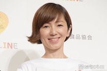 渡辺満里奈、蛍光ピンクスカートから美脚スラリ「スタイル良すぎてびっくり」「着こなせるのさすがです」と反響