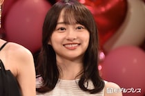 影山優佳、キッズ130サイズのぴったりユニフォーム姿が話題 W杯現地取材ショットに「ドキドキしちゃう」「キッズが入るの驚き」の声