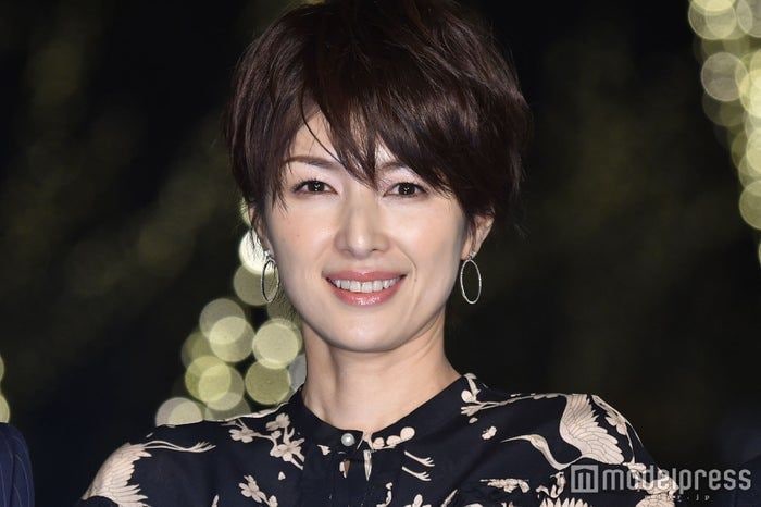 吉瀬美智子、個性派ミラー・間接照明…センス溢れる自宅お手洗い公開「自宅とは思えない高級感」「洗練されたバーみたい」の声