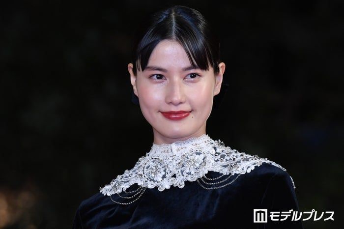 橋本愛「髪もっときった」新ヘア披露に反響「ハンサムすぎて惚れる」「クールビューティーの極み」