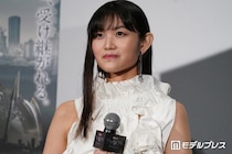 早見沙織、美肌際立つ胸元開きブラックドレス姿公開「美しすぎる」「ドキッとした」の声