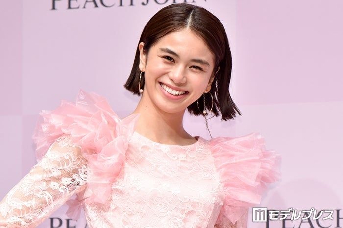 佐藤晴美、圧巻美脚のレギンス姿に熱視線「身体の半分以上脚」「着こなしがおしゃれでかっこよすぎる」
